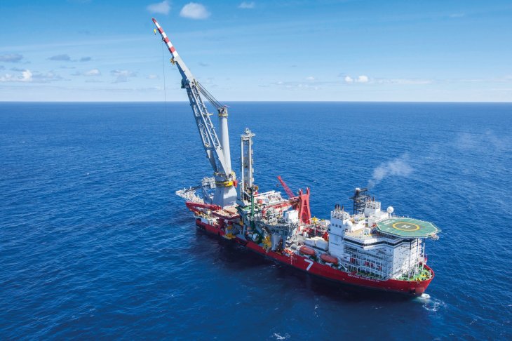VOTE FOR HUISMAN’S 5000mt OFFSHORE MAST CRANE AS INNOVATION OF THE YEAR!