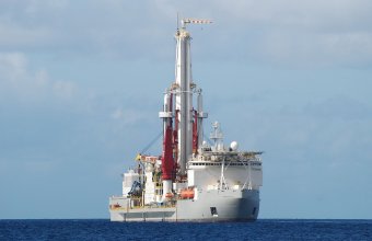 Noble Bully II receives Global Floating Rig of the Year 2014 award