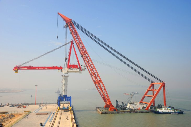 New 2400mt quayside crane completes Huisman China’s yard